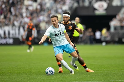 BRASILEIRO A 2025, CORINTHIANS X GREMIOSP - BRASILEIRO A 2025, CORINTHIANS X GRÊMIO - ESPORTES - SP - SÃO PAULO - 02/11/2025 - BRASILEIRO A 2025, CORINTHIANS X GRÊMIO - Memphis Depay jogador do Corinthians durante partida contra o Grêmio no estádio Arena Corinthians pelo campeonato Brasileiro A 2025. 02/11/2025 - Foto: JOISEL AMARAL/AGIF - AGÊNCIA DE FOTOGRAFIA/AGIF - AGÊNCIA DE FOTOGRAFIA/ESTADÃO CONTEÚDOEditoria: ESPORTESLocal: SÃO PAULOIndexador: JOISEL AMARALFotógrafo: AGIF - AGÊNCIA DE FOTOGRAFIA<!-- NICAID(16158920) -->