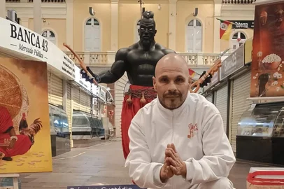 Pai Tiago de Bará é um dos organizadores da Festa de Bará, no centro de Porto Alegre<!-- NICAID(16059774) -->