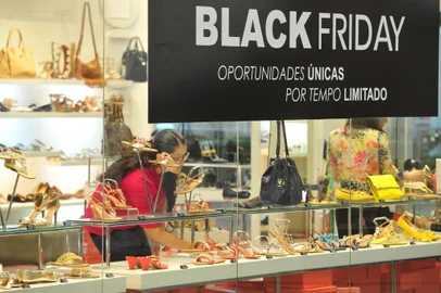 SANTA MARIA, RS, BRASIL, 25/11/2015 - Black Friday em Santa Maria. (FOTO JEAN PIMENTEL / AGENCIA RBS)<!-- NICAID(11845963) -->