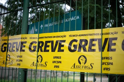 Greve na faculdade de farmácia da UFRGS<!-- NICAID(15728174) -->