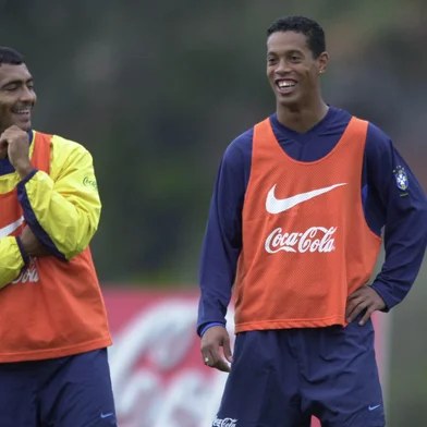 Treino de Ronaldinho Gaúcho com Romário num treino da seleção brasileira #ENVELOPE: PENDENTE<!-- NICAID(657151) -->