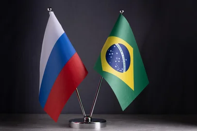 Table flag of Russia and Brazil on dark background<!-- NICAID(16269431) -->