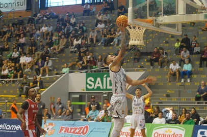 Caxias do Sul Basquete vence o Paulistano pelo NBB<!-- NICAID(15996392) -->