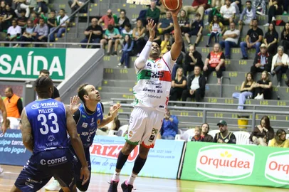 Caxias Basquete enfrenta o São José, no penúltimo compromisso na primeira fase do NBB.<!-- NICAID(16266881) -->