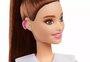 Mattel lança primeira Barbie com aparelho auditivo: "Para inspirar ainda mais histórias"