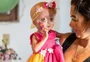 Elis, uma das gêmeas com síndrome rara de envelhecimento precoce, morre aos cinco anos
