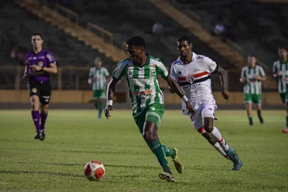 Pela terceira fase da Copa São Paulo de Futebol Jr., o Juventude vai perdendo para a equipe do São Paulo por 1 a 0. No intervalo, o Verdão busca se recuperar e passar para a próxima fase.<!-- NICAID(15953391) -->