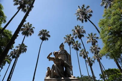 PORTO ALEGRE, RS, BRASIL - 11/11/2024 - Praça Garibaldi - FOTO: JEFFERSON BOTEGA, AGÊNCIA RBS<!-- NICAID(15911419) -->