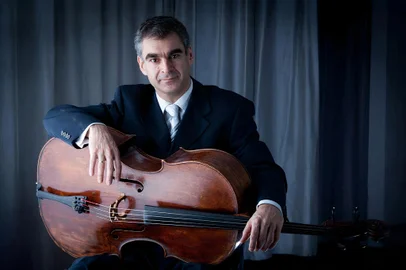 Violoncelista búlgaro Stanimir Todorov<!-- NICAID(15565996) -->