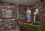 Fotos, capacetes e próteses ortopédicas: memorial preserva graças alcançadas por fiéis de Caravaggio, em Farroupilha