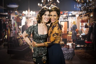 Fátima ( Fernanda Torres ) e Sueli ( Andréa Beltrão ). *** Local Caption *** Capítulo 150 – Cena 19 - <!-- NICAID(11669024) -->