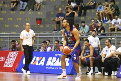 Thais Sousa / CXSB,Divulgação Caxias do Sul Basquete recebe o União Corinthians no clássico gaúcho do NBB 25/26. Jogo no Ginásio do Sesi.<!-- NICAID(16239267) -->