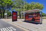 Primeira tela para chamada de vídeo em parada de ônibus é inaugurada em Porto Alegre; veja como funciona e onde ficarão as próximas