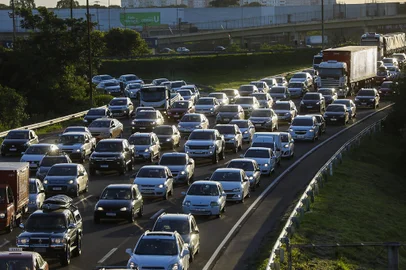 17/02/2023 - PORTO ALEGRE, RS - Movimento na Freeway às vésperas do feriado de carnaval. FOTO: Camila Hermes, Agência RBS<!-- NICAID(15353373) -->