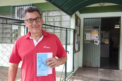 Caxias tenta reduzir resistência masculina a cuidados médicos. Na foto:  o corretor Roberto Branco. Ele tem 58 anos e é morador do Jardim América. Branco passou a fazer acompanhamentos preventivos aos 40 anos, mas admite que é a esposa Rojane Branco, que marca as consultas para que ele compareça.<!-- NICAID(15595702) -->