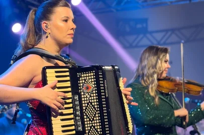 Show com a dupla Thaina & Thairine, tocando sertanejo raiz e música ítalo-brasileira, no Palco 360<!-- NICAID(16058251) -->