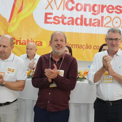 José Luiz Stédile, entre os deputados Elton Weber e Heitor Schuch (o mais alto) será o novo presidente do PSB. Foto: Saul Teixeira / Divulgação<!-- NICAID(16025429) -->