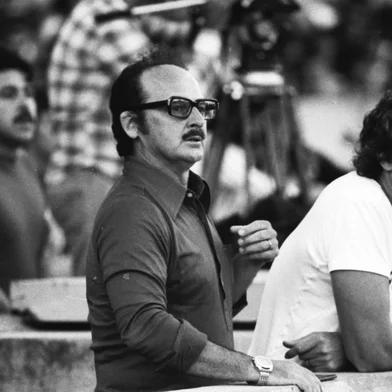 Inter Campeão Brasileiro de 1975.No dia 14 de dezembro de 75, o Inter tornou-se campeão brasileiro ao vencer o Cruzeiro com um gol de Figueroa.Campeonato Brasileiro de 1975Estádio Beira-Rio - Inter 1 X 0 Cruzeiro #Envelope: 111683*OBS CDI: fotógrafo identificado como "Carloss" no envelope original de negativos.<!-- NICAID(11870611) -->