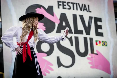 Na foto Luísa SonzaFestival Salve o Sul.Fotos: Staff Images/@staff_images no instagramIndexador: C41 Estudio<!-- NICAID(15784203) -->