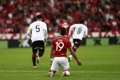PORTO ALEGRE, RS, BRASIL, 12-07-2025: Internacional x Vitória. Em partida válida pela 13ª rodada do Campeonato Brasileiro, o Internacional recebe no Beira Rio a equipe do Vitória. O time do técnico Roger Machado tentar sair da zona de rebaixamento após parada devido ao Mundial de Clubes. Foto: André Ávila/Agência RBSIndexador: Andre Avila<!-- NICAID(16079290) -->