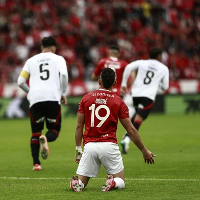 PORTO ALEGRE, RS, BRASIL, 12-07-2025: Internacional x Vitória. Em partida válida pela 13ª rodada do Campeonato Brasileiro, o Internacional recebe no Beira Rio a equipe do Vitória. O time do técnico Roger Machado tentar sair da zona de rebaixamento após parada devido ao Mundial de Clubes. Foto: André Ávila/Agência RBSIndexador: Andre Avila<!-- NICAID(16079290) -->