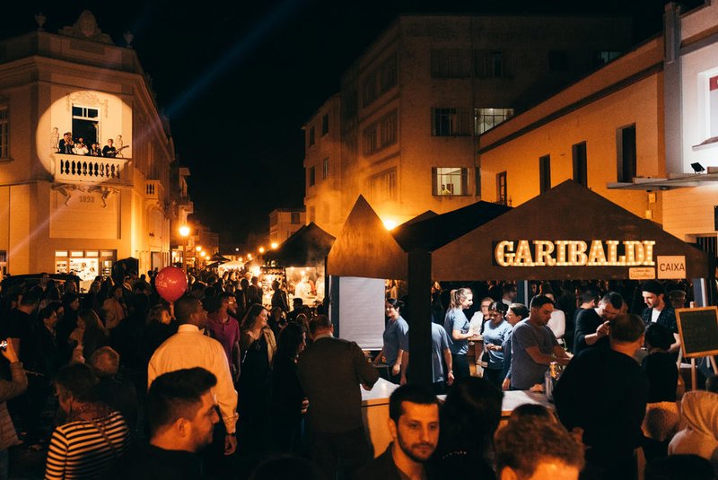 Garibaldi Vintage reúne espumante e gastronomia na Rua Buarque de Macedo, no centro de Garibaldi.<!-- NICAID(14316534) -->