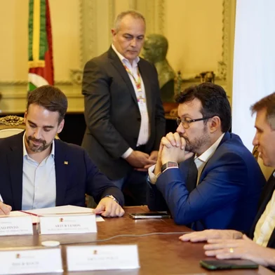 Assinatura do Decreto de Utilidade Pública do Porto Meridional.                               <!-- NICAID(16048169) -->