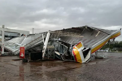 Posto destruído pelas chuvas em Ronda Alta<!-- NICAID(15750741) -->