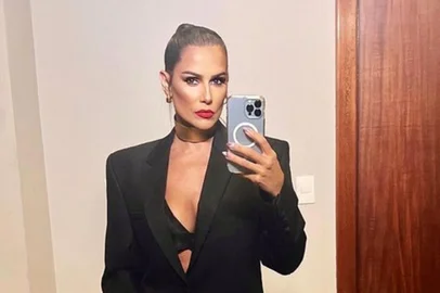 Deborah Secco sobre sexo: "É igual a tomar banho, todo mundo faz"<!-- NICAID(15457167) -->