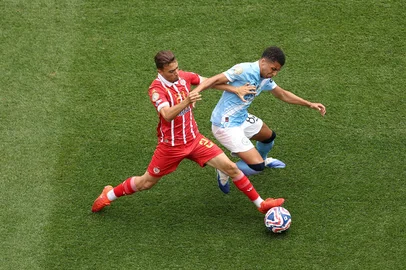 PHILADELPHIA, PENNSYLVANIA - JUNE 18: Oussama Zemraoui #23 of Wydad AC battles for possession with Rico Lewis #82 of Manchester City during the FIFA Club World Cup 2025 group G match between Manchester City FC and Wydad AC at Lincoln Financial Field on June 18, 2025 in Philadelphia, Pennsylvania.   Francois Nel/Getty Images/AFP (Photo by Francois Nel / GETTY IMAGES NORTH AMERICA / Getty Images via AFP)<!-- NICAID(16062675) -->