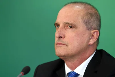 Brazil's Chief of Staff Onyx Lorenzoni offers a press conference to announce measures to support truck drivers and prevent future strikes, at Planalto Palace in Brasilia, on April 16, 2019. (Photo by EVARISTO SA / AFP)Editoria: POLLocal: BrasíliaIndexador: EVARISTO SASecao: governmentFonte: AFPFotógrafo: STF<!-- NICAID(14114674) -->