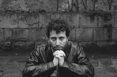 Escritor Cristiano Baldi lança romance "Correr com Rinocerontes"<!-- NICAID(12940143) -->