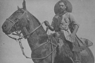 Figura típica do gaúcho em foto de 1941 na Revista do Globo<!-- NICAID(15861327) -->