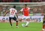 Clayton e Rogel disputam vaga na zaga do Inter