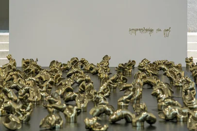 O Instituto Ling inaugura Dias normais, mostra individual de Shirley Paes Leme que reúne um conjunto plural de obras que evidenciam a amplitude da pesquisa material e poética da artista, articulando tecnologia, matéria orgânica transformada e processos escultóricos tradicionais<!-- NICAID(16242452) -->