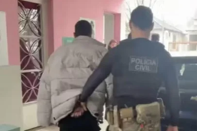 Polícia Civil / Divulgação A Polícia Civil prendeu, na manhã desta quarta-feira (14), um homem suspeito de ameaçar uma delegada em Porto Alegre. As intimidações começaram após a policial civil fazer uma publicação em uma rede social.<!-- NICAID(16387012) -->