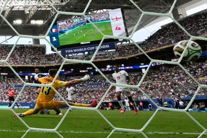 England's goalkeeper #13 Dean Henderson concedes a goal scored by France's forward #12 Bradley Barcola and his team's second goal during the 2026 World Cup football tournament third-place match between France and England at the Miami Stadium in Miami on July 18, 2026.  (Photo by CHANDAN KHANNA / AFP)<!-- NICAID(16329640) -->