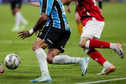 PORTO ALEGRE, RS, BRASIL, 08/03/2025- Gre-Nal 445: Grêmio e Inter se enfrentam pelo jogo de ida da final do Gauchão na Arena. Foto: Renan Mattos / Agencia RBS<!-- NICAID(15991532) -->
