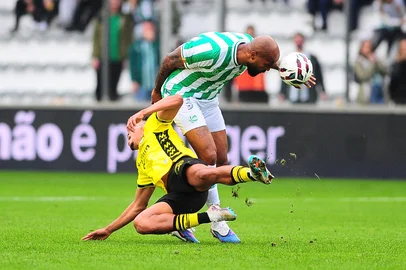 CAXIAS DO SUL, RS, BRASIL, 11/10/2026. Juventude x São Bernardo, jogo válido pela 33ª rodada da série B do Campeonato Brasileiro 2026 e realizado no estádio Alfredo Jaconi. Na foto, o zagueiro Messias. (Porthus Junior/Grupo RBS)Indexador: PJR<!-- NICAID(16385130) -->