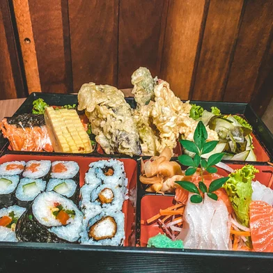 sushi, sakaes, destemperados, culinária japonesa<!-- NICAID(15055349) -->