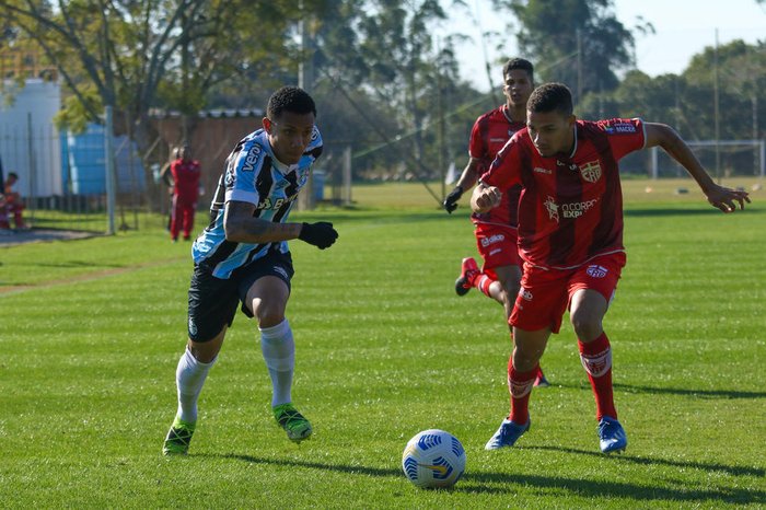 Grêmio acerta empréstimo de Wesley Moreira ao CRB