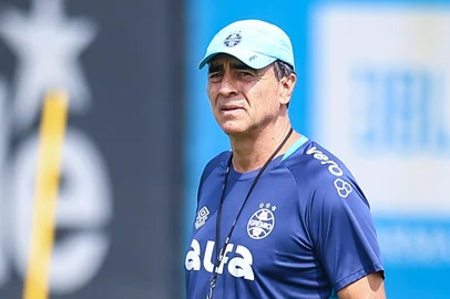 RS - FUTEBOL/ TREINO GREMIO 2025 - ESPORTES - Jogadores do Gremio realizam treino tÃ©cnico durante a manha desta sabado, no CT Luiz Carvalho, na preparaÃ§Ã£o para a partida valida pelo Campeonato Brasileiro 2025. Na foto, Gustavo Quinteros. FOTO: LUCAS UEBEL/GREMIO FBPA<!-- NICAID(16002445) -->
