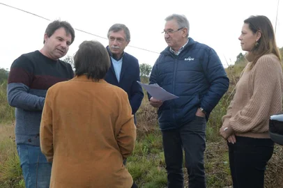 Adiló Didomenico e secretários em conversas sobre a iinstalação do futuro Parque Rural e também para o Centro Esportivo Automotor. <!-- NICAID(15171941) -->