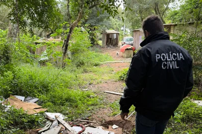 Polícia Civil / Divulgação PORTO ALEGRE - Em 1º de maio, Wesley Gonçalves de Oliveira, 26 anos, sumiu do bairro Restinga, no extremo-sul da Capital. O corpo dele foi encontrado um mês depois, enterrado no pátio da residência onde moravam os principais suspeitos do crime.<!-- NICAID(16343991) -->