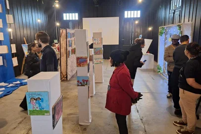 Usuários da Apae têm exposição na Galeria Estação da Arte; saiba quando visitar<!-- NICAID(16063456) -->