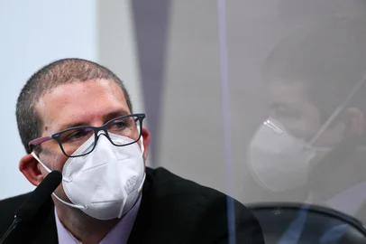 ComissÃ£o Parlamentar de InquÃ©rito da Pandemia (CPIPANDEMIA) realiza oitiva da diretora-executiva da Anistia Internacional e coordenadora do Movimento Alerta, e do epidemiologista, pesquisador e professor da Universidade Federal de Pelotas (Ufpel). Ambos sÃ£o responsÃ¡veis por liderar estudos sobre o enfrentamento da pandemia de Covid-19 e devem ser questionados acerca dos dados colhidos.Ã mesa, em pronunciamento,  epidemiologista e pesquisador da Universidade Federal deÂ PelotasÂ (UFPel),Â Pedro Hallal.Foto: Jefferson Rudy/AgÃªncia Senado<!-- NICAID(14817268) -->