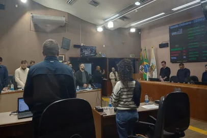 Vereadores de Caxias fazem minuto de silêncio pela morte do Papa Francisco<!-- NICAID(16021423) -->