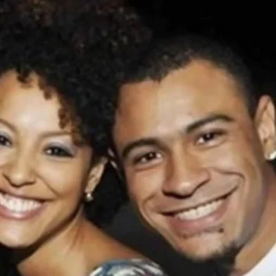 A atriz gaúcha Sheron Menezzes, 41 anos, usou as redes sociais nesta segunda-feira (18) para comunicar a morte do irmão, Draiton Mancilha de Menezes, 36. Na publicação, ela compartilhou uma foto ao lado dele (veja acima) e falou sobre o impacto da perda. <!-- NICAID(16104796) -->