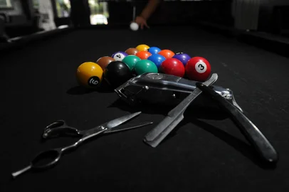 CAXIAS DO SUL, RS, BRASIL, 31/03/2022 - Caderno de economia +Serra tem como tema central o mercado de barbearias que está em ascenção na região. NA FOTO: Maass barbearia. (Marcelo Casagrande/Agência RBS)<!-- NICAID(15056022) -->