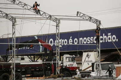 Esteio, RS, Brasil, 03-08-2023: Obras de montagem da estrutura da Expointer no Parque de Exposições Assis Brasil. Foto: Mateus Bruxel / Agência RBSIndexador: Andre Avila<!-- NICAID(15500283) -->